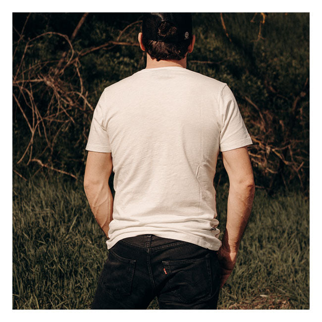 The Holy Freedom Durer t-shirt is a step into the world of adventure. Made from 100% slub cotton (160 gr); this short-sleeved; crew-neck tee features a bold heart print on the chest. The t-shirt has a tight fit so for a more comfortable fit; we recommend ordering one size up. Enjoy style and freedom with the Holy Freedom Durer t-shirt.