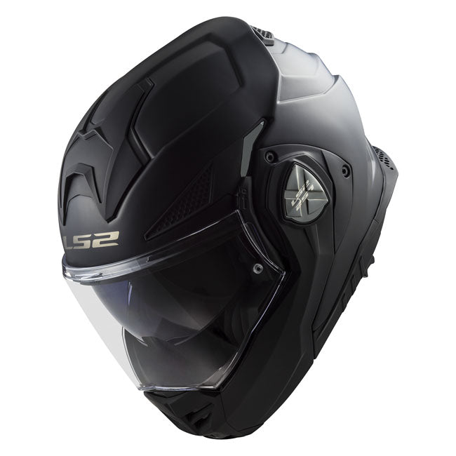 The LS2 Advant X is a convertible helmet to enjoy all seasons of the year thanks to its 180§ rotating chin guard. Ultra-lightweight fiberglass shell that provides lightness and resistance. Perfect for any type of riding and for all weather conditions. Wide anti-scratch visor prepared for the anti-fog system; Pinlock Max Vision; and drop-down sun visor. The helmet is ECE 22.06 approved.