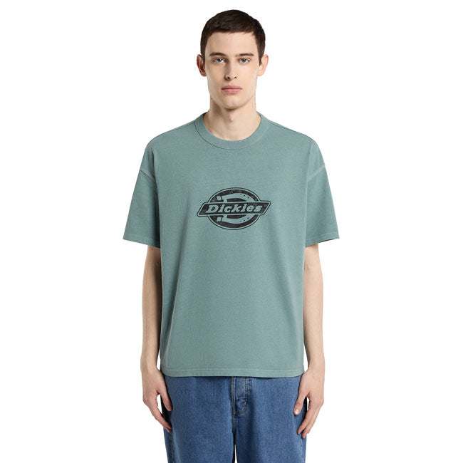 The Dickies Plainville t-shirt is a boxy fit t-shirt. Made out of 230GSM garment dyed open-end cotton; features include faded front Dickies icon print. A vintage inspired; classic looking heavyweight t-shirt. Boxy fit 100% cotton 230 GSM