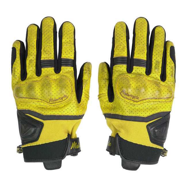 The By City Tokio gloves made of perforated leather and anti-abrasion fabric of the highest quality. They incorporate Flexishock protection on the knuckles; aramid anti-abrasion on the palm of the hand and are adjustable by velcro on the wrist. They have the touch function on the index finger and are CE approved; CE UNE-EN:13595:2015-CE. Enjoy the summer with these Tokio gloves. Available in black; black/brown and yellow.