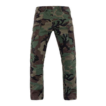 This is the John Doe Regular Cargo Monolayer; a new edition of a popular classic. With its straight cut; it offers you the same outstanding comfort and functionality as before. The Regular Cargo Mono combines the tried-and-tested XTMr Fiber with the outer fabric using a special weaving process. This is particularly beneficial on warm days; while at the same time you get optimum protection from the integrated protectors in the knee and hip area. The John Doe Regular Cargo Mono is certified according to the A