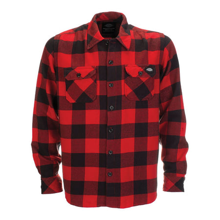 The Dickies Sacramento shirt is one of the most recognizable workwear staples. A timeless long sleeve button-down shirt made of signature yarn dyed 100% cotton flannel and a regular fit; featuring two chest pockets with pen insert. Available in a wide range of iconic and seasonal colors.