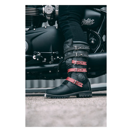 The Muddy Road motorbike touring boots are touring motorbike boots designed by By City to meet the needs of riders who enjoy riding their motorbike all year round. Ideal in all weather conditions; the Muddy Road Boots are comfortable and functional; perfect for medium to long distance travel and motorbike touring. Thanks to its breathable properties; the membrane ensures perfect comfort even on the mildest weather days while its water repellent keeps your feet dry in case of rain. Features Flexishock ankle 