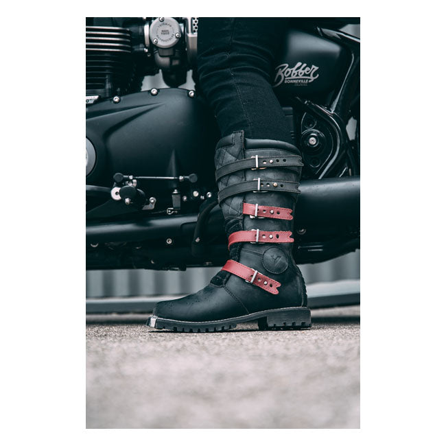 The Muddy Road motorbike touring boots are touring motorbike boots designed by By City to meet the needs of riders who enjoy riding their motorbike all year round. Ideal in all weather conditions; the Muddy Road Boots are comfortable and functional; perfect for medium to long distance travel and motorbike touring. Thanks to its breathable properties; the membrane ensures perfect comfort even on the mildest weather days while its water repellent keeps your feet dry in case of rain. Features Flexishock ankle 