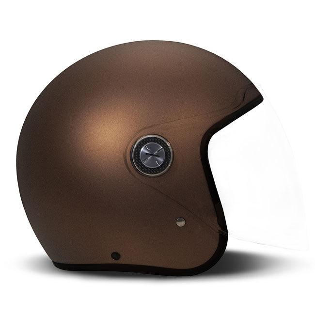 The DMD P1 helmet is a fiberglass jet helmet influenced by the shell of the iconic Seventies but with a next generation visor totally removable. Thanks to an easy system you can take the visor off possessing two products in one: a jet with visor for the winter season and a simple jet fitting glasses or goggles for the sunny and warm days. Three different shells for the perfect fit and maximum compactness; removable and washable liner and padded chin strap with Double D-ring closure. The helmet is ECE approv