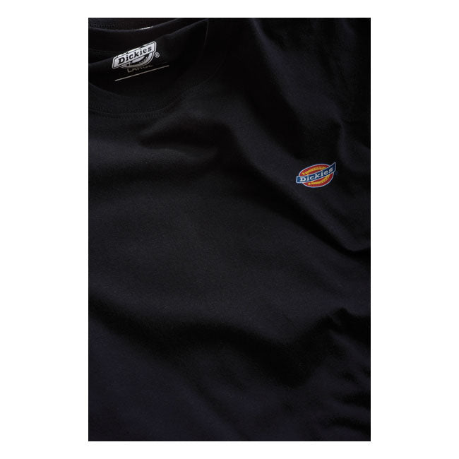 The Dickies Mapleton t-shirt is a regular fit crewneck t-shirt made of soft and breathable BCI certified cotton jersey featuring the iconic Dickies logo in small on the chest. Available in a wide selection of classic and seasonal colors. The classic staple cotton T-shirt made for everyday wear. Jersey 100% BCI cotton 160 GSM