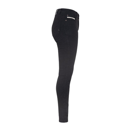 The John Doe Ruby Monolayer female jeans benefit from extreme flexibility. This comes from a high-stretch blend that gives you a perfect fit with fantastic levels of comfort. You won''t have to compromise on safety of course; as our high-cut five-pocket XTM monolayer denim jeans are AA-certified and will protect you in every situation with protectors to the knee and hip. CE certification: AA (EN 17092-3:2020) Monolayer design XTM-fibrer/stretch denim twill blend design XTMr Protector Ready Integrated he
