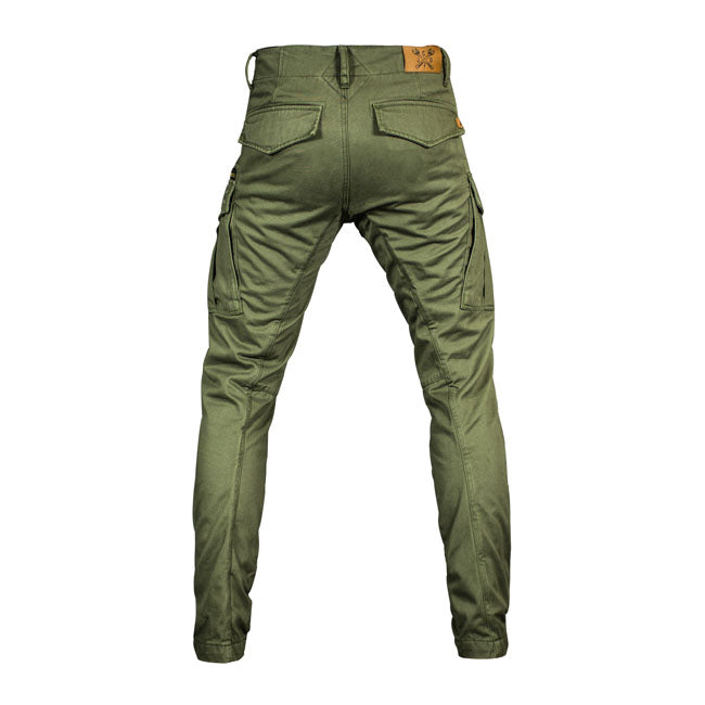 The John Doe Cargo Stroker XTMr pant is AAA-certified with lining in the XTM-Fiberr plus knee and hip protectors to keep you protected in every situation. Cargo Stroker XTMr has two front pockets and one coin pocket as well as secure back pockets with press studs. Apart from that; you'll find two angled cargo pockets that close tight on the side as well as an additional side pocket with a YKK zipper. Cargo Stroker XTMr is tailored for a close fit in robust cotton outer fabric for comfort that will always ke