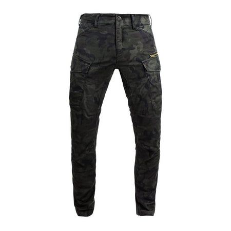 Ultralight with stacks of useful features: John Doe Defender Monolayer slim fit pants combines our XTM-Fiberr with the outer fabric using a specialised weaving process. This gives you CE AAA-certified motorcycle pants in only one layer of fabric for a cool and comfortable wearing experience on a hot day. In combination with the knee and hip protectors; this will protect you from anything you might encounter while you're on the road. Apart from the front and back pockets; Defender Monolayer also has classica