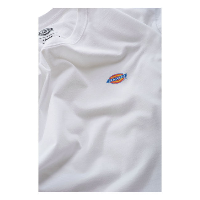The Dickies Mapleton t-shirt is a regular fit crewneck t-shirt made of soft and breathable BCI certified cotton jersey featuring the iconic Dickies logo in small on the chest. Available in a wide selection of classic and seasonal colors. The classic staple cotton T-shirt made for everyday wear. Jersey 100% BCI cotton 160 GSM