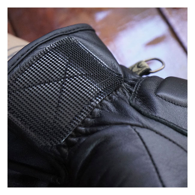 The By City Artic gloves are perfect for the colder days. Wind- and waterproof but still very comfortable to wear of the use of leather and softshell fabric. There is a touch function in index finger; knuckle protections; adjustable by velcro on wrist and CE approved for motorcycle; CE UNE-EN:13595:2015-CE.