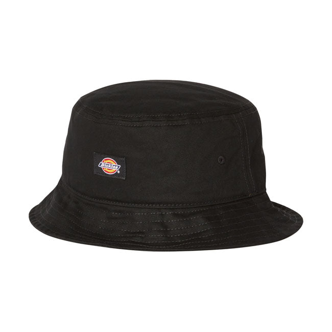 The Dickies Clarks grove is a timeless bucket hat made of polyester twill. Available in cement; pale banana; withered rose and black; featuring drawcord with adjuster and iconic Dickies label on the front. A fresh summer hat with a retro feel.