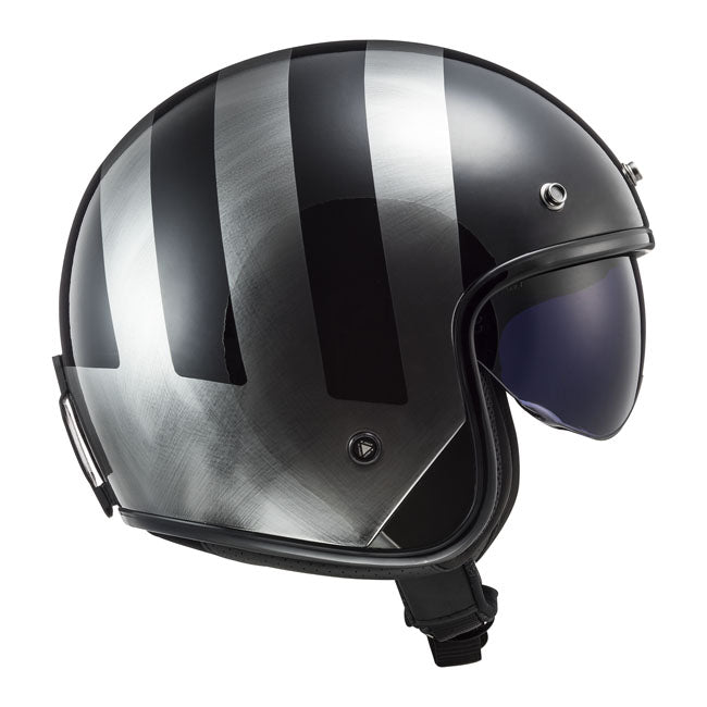 The LS2 Bob II is the perfect companion on both city roads and highways. The polycarbonate shell for a perfect balance between comfort and safety. Includes sun visor; peak; and double D closure for maximum safety. The helmet is ECE 22.06 approved.
