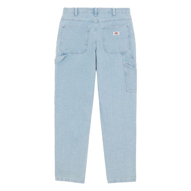 The Garyville jeans of Dickies is one of the core pieces; a regular cut carpenter pant with authentic style and detailing. Straight fit with a slight taper on the leg; featuring hammer loop and tool pocket; two rounded rear patch pockets and coin pocket on the front. Made of hardwearing 12.5 oz denim in rinsed; classic blue or vintage blue washes with contrast stitching.