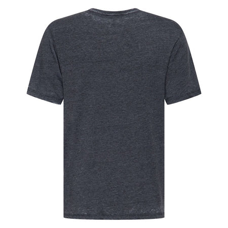 A faded look meets an uncompromising design with this King Kerosin Skull 1979 t-shirt. The striking skull with crossed bones perfectly embodies classic biker spirit. The enzyme wash creates an authentically aged look and a pleasantly soft feel. The cotton-based fabric feels comfortable against the skin and retains its shape even with everyday wear. A slightly slimmer regular fit ensures a relaxed fit and a clean look; perfect for those who prefer to wear their message rather than explain it. Enzyme Wash T-