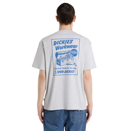 The Dickies Dry Ridge t-shirt is a relaxed fit; short sleeved t-shirt. Made with 180gsm; moisture wicking open-end cotton yarn jersey. Featuring small left handside chest logo graphic and large toolbox illustration artwork on the back; and woven Dickies side seam label. A durable and functional t-shirt for daily wear. 100% cotton 180 GSM
