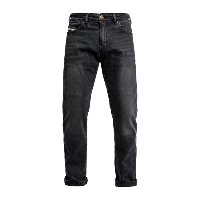 The John Doe Taylor monolayer gives you AAA certified jeans in monolayer fabric design; as the name suggests; for a cool and comfortable wearing experience on a hot day. The design is based on a special weaving process that combines denim fabric with XTM-Fiberr. In combination with the knee and hip protectors; this will protect you from anything you might encounter on the road. Taylor Monolayer has a straight-fit classical five-pocket design in an authentic denim look. Details such as eyelets to attach glov