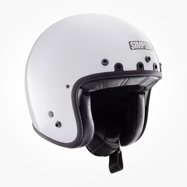 Elevate your riding experience with the Simpson Chopper helmet. Designed for everyone and ready for any adventure; this helmet seamlessly blends vintage charm with urban flair. Its classic and minimalist design makes it a versatile choice for riders who appreciate style without compromising safety. Crafted from high-quality carbon fiber and tricomposite fiber; the Chopper helmet is not only lightweight but also incredibly durable. With ECE 2206 approval; you can ride with confidence knowing you're protected
