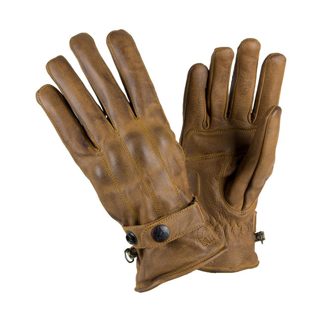 The By City Elegant gloves made of high quality cowhide. Completely waterproof. Protection in knuckles of PVC and double skin in the palm of the hand. Double protection on the wrist by buttons and touch function in index finger. The gloves are CE approved; CE UNE-EN:13595: 2015-CE. Elegance and comfort on your bike.