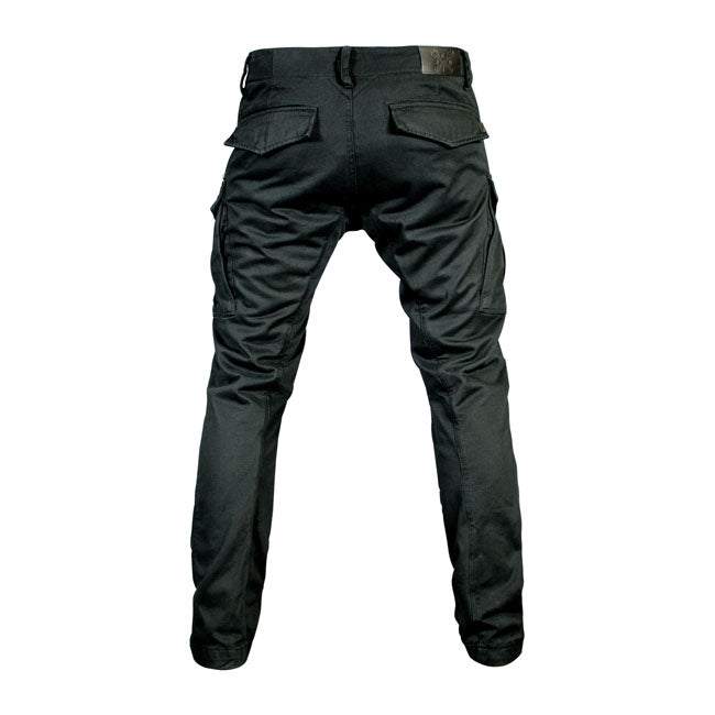 The John Doe Cargo Stroker XTMr pant is AAA-certified with lining in the XTM-Fiberr plus knee and hip protectors to keep you protected in every situation. Cargo Stroker XTMr has two front pockets and one coin pocket as well as secure back pockets with press studs. Apart from that; you'll find two angled cargo pockets that close tight on the side as well as an additional side pocket with a YKK zipper. Cargo Stroker XTMr is tailored for a close fit in robust cotton outer fabric for comfort that will always ke