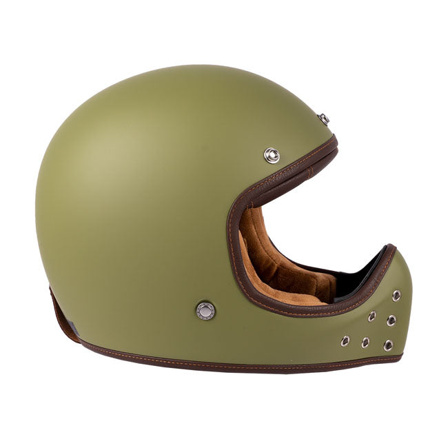 The By City Rock helmet incorporates the latest technological advances and developments to make its characteristics to be very light and ventilated. It has been designed for those who are looking for a classic aesthetic. With a very compact and refined design; with leather interiors and finishes; it has an easy to use double ring fastening system for a perfect fit. Removable and washable inner padding. The helmet is ECE/UN R.22.06 approved.