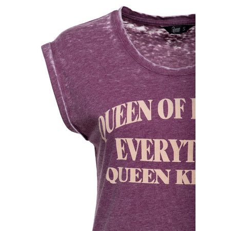 Queen Kerosin rules and with this t-shirt; you''ll rule right along with her! This sleeveless t-shirt with the confident statement "Queen of Fucking Everything" brings a full dose of attitude to your style. The enzyme wash creates a signature vintage vibe; and the lightweight fabric blend feels pleasantly soft. Whether at the workbench; in everyday life; or on the stage of life: this shirt is loud; uncompromising; and 100% Queen Kerosin.