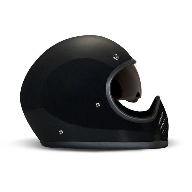 The DMD Seventy Seven is a tribute to the stylish icon of the 70''s. It was inspired by the first off-road helmet introduced in 1975. The Seventy Seven helmet is ECE 22.06 approved; Bluetooth ready; integrated sunvisor and it has a carbon Kevlar shell and a padded chin strap with Double D-Ring closure. DMD offers this helmet with 2 different shell sizes for a perfect fit and maximum compactness. The inner liner is removable and washable. Dedicated to all riders who love a quality product that meets all mode