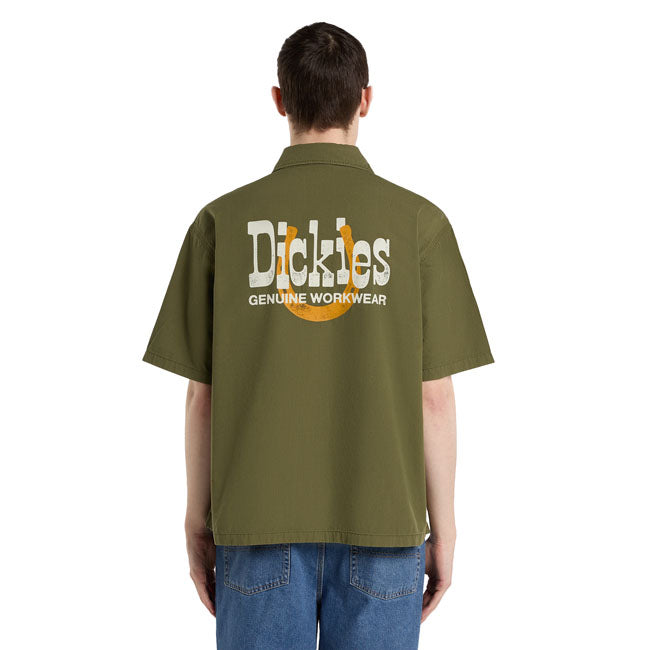 The Dickies Vernal shirt is a boxy fit short sleeve button up shirt. Made out of 5oz plain weave slub cotton; this garment dyed shirt with wash down effect features front rounded chest pocket with dyed-to-match woven Dickies label; front placket; and large distressed Dickies horseshoe artwork on the back. A western inspired graphic take on a classic work shirt block.  Boxy fit 100% cotton 5oz plain weave slub cotton