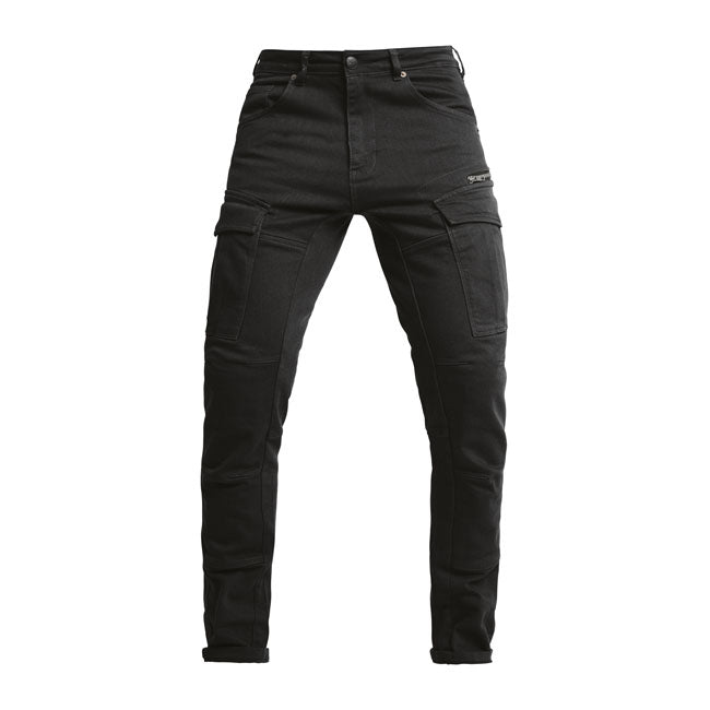 The John Doe Defender cargo pants are part of the monolayer collection and therefore also AAA-certified. This means that the Defender does exactly what its name promises. It defends you on the motorcycle thanks to the highest possible CE protection. The specially developed XTM fiber turns a pair of classic cargo pants into a pair of robust; abrasion-resistant and crash-proof motorcycle pants that remain extremely light thanks to a single layer of fabric. The XTM knee and hip protectors are not only removabl