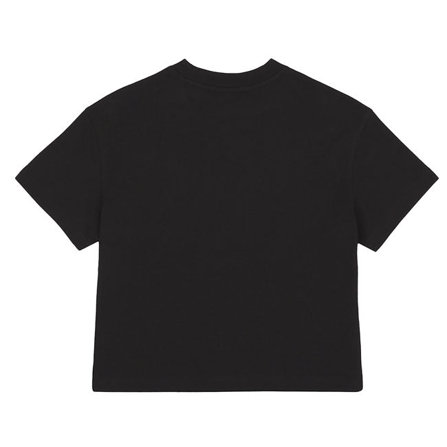 The Dickies Oakport Boxy female t-shirt is a cropped boxy fit t-shirt made with BCI certified cotton jersey. Featuring the iconic Dickies logo on the front and flat locked seam detailing. The classic staple cotton t-shirt; cropped for a more feminine look. Available in a range of classic and seasonal colors. Jersey 100% BCI cotton 180 GSM