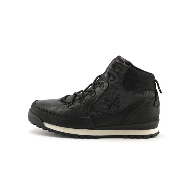 A passion for motorcycling comes with a zest for the great outdoors. The John Doe Overland boots XTMr give you the ideal footwear for the purpose as they combine modern hiking shoe design with the safety of a motorcycle boot. The design is based on features such as a membrane in XTM-Fiberr giving you additional heel and forefoot reinforcement for the necessary protection. Overland boots XTMr are extremely robust and still very comfortable thanks to their double stitching and soft lining. Another feature we 