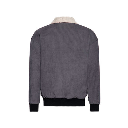 Experience the ultimate in comfort and style with the King Kerosin corduroy jacket for every occasion. The jacket is made of lightweight corduroy fabric that is comfortable to wear while giving a casual look. The soft sherpa collar provides extra warmth on cooler days and gives the jacket a classic touch. A full-length zip offers additional protection from the wind. The wide; elastic waistband and cuffs on the sleeves guarantee an optimal fit and keep the cold out. The jacket has two side pockets that offer