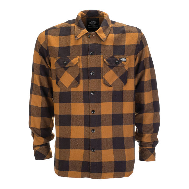 The Dickies Sacramento shirt is one of the most recognizable workwear staples. A timeless long sleeve button-down shirt made of signature yarn dyed 100% cotton flannel and a regular fit; featuring two chest pockets with pen insert. Available in a wide range of iconic and seasonal colors.