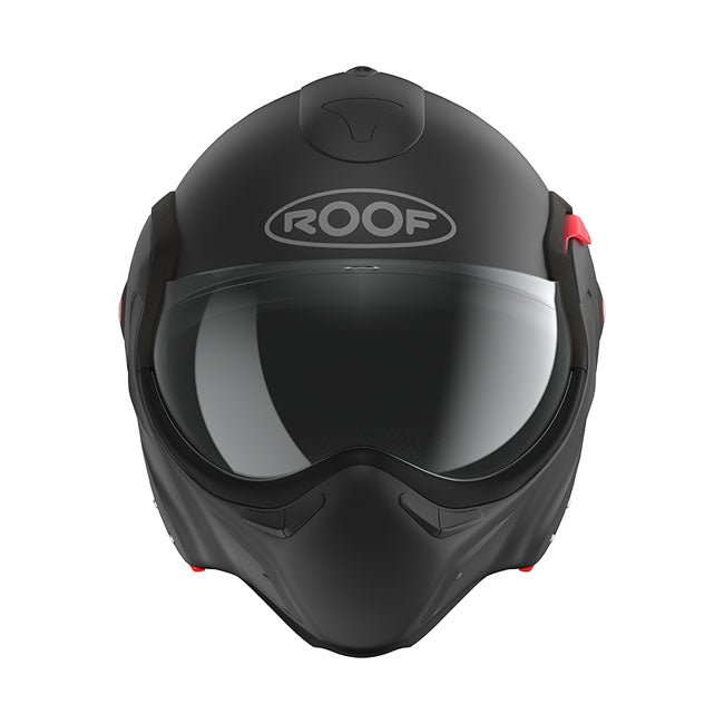 From BOXER to BOXXER; the 180ø versatile ROOF helmet has benefited from many innovations over the years while maintaining its assertive and remarkable character. The design of the ROOF BOXXER 2 evolves towards tighter lines while retaining the iconic look of the ROOF BOXXER. The helmet offers a premium finish with a premium fiberglass shell and lightweight comfort fabric combined with cutting-edge technologies: reversible lip seal; high-end comfort and Silent Lining; active and passive defogging. The autom