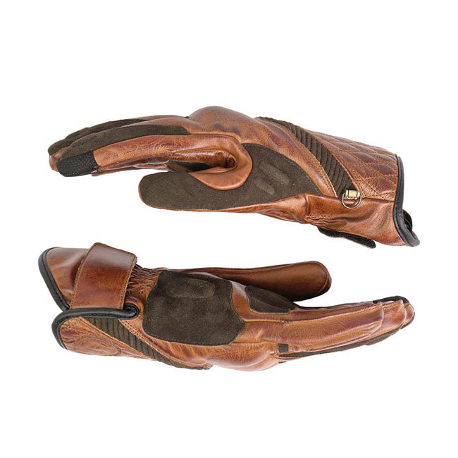 The By City Caf III gloves are made of top quality leather with anti-abrasion Aramid reinforcements on the palm. Featuring touch function on the index and middle finger and adjustable by means of Velcro on wrist. Gloves are CE approved CE UNE-EN: 13595: 2015 level 1 with knuckle protections (KP). By City gives you not only safety for your hands but also style and comfort.