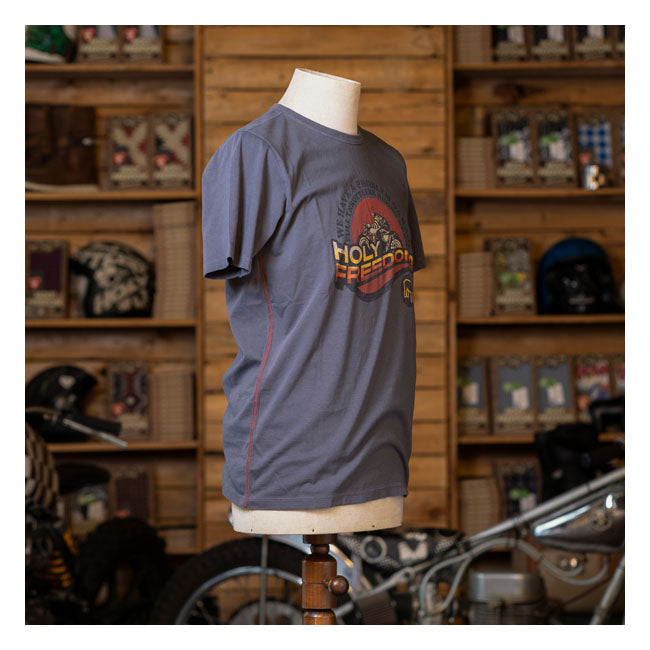 The Holy Freedomr premium t-shirt crewneck shirts are made of 100% cotton 180gr with soft "peach touch" treatment. Features logo applied on the left sleeve; contrast stitching on the sides and the Holy Freedomr silicon logo applied on the back. The t-shirt has a regular fit.