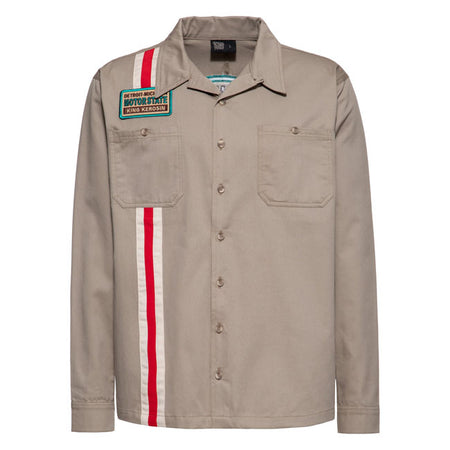 With the King Kerosin "Motor State" shirt; you''ll embrace authentic drag strip style with a clear homage to Detroit; Michigan. The large back patch with a V8 motif and Kustom Kulture lettering makes it a real eye-catcher. Racing stripes and a chest patch complete the look on the front. Crafted in a regular fit with a straight hem; shirt collar; full-length button placket; and two buttoned chest pockets. Robust material ensures long-lasting comfort; perfect worn open or buttoned up.