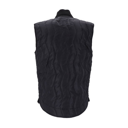 The Roeg Victor vest is a stylish and comfortable nylon stepped vest that you can wear on any occasion. It has 2 outside slash pockets and 2 inner pockets to store your essentials. The cotton collar adds a touch of elegance and warmth. Roeg brad vest is the perfect choice for a casual and cool look.