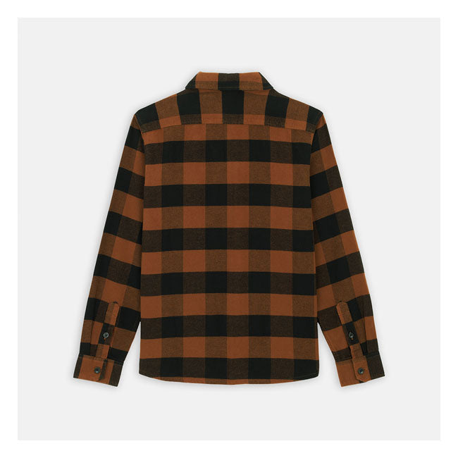The Dickies unisex Sacramento shirt is one of the most recognisable workwear staples. A timeless long sleeve button-down shirt made of signature yarn dyed 100% cotton flannel and a regular fit; featuring two chest pockets with pen insert. Available in a wide range of iconic and seasonal colors.