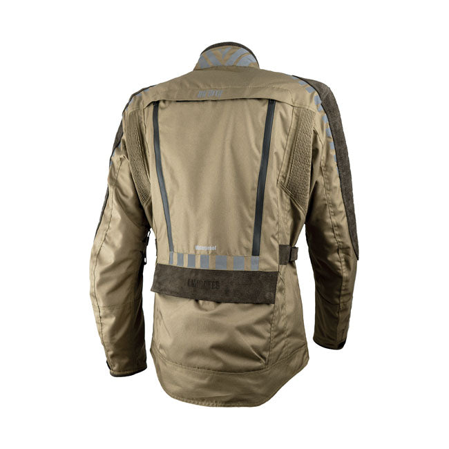 With the Emirates Man jacket of By City; no trail will be too difficult for you and your bike. Made of bi-stretch cordura for superior comfort but with the highest abrasion protection. It also features vents on the front and back and is waterproof; so neither heat nor rain will surprise you and there will be nothing to stop you on your journey. Features removable "Flexishock" protections on elbows and shoulders certified EN1621-1:2012 CE Level 2. Jacket is approved for motorbike CE EN17092-4:2018 Level A. E