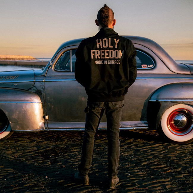 The Holy Freedom Bomber jacket is where classic bomber vibes meet modern motorcycle protection. Built from a rugged cotton-poly blend with a water-resistant finish; it's as ready for city streets as it is for open roads. Certified to EN 17092-3:2020 Class AA; this jacket has been tested as a complete garment for abrasion resistance; seam strength; and overall durability. Add in pockets for removable protectors at the shoulders; elbows and back; not included; and you've got a versatile piece that keeps you l