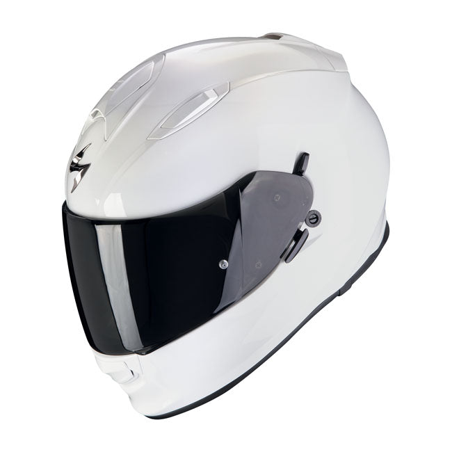 The Scorpion Scorpion EXO-491 is a budget-friendly full-face helmet. This new sport touring helmet is made for the novice rider. The EXO-491 is intended for those who drive sportily and who also want to make longer journeys. The helmet comes with a micrometric ratchet closure and an integrated SpeedView anti-fog sun visor and a option to expand the helmet with a MaxVison pinlock lens. The helmet is Pinlock prepared and has a Kwikwick C liner. The liner is removable; washable and moisture wicking. The fabric