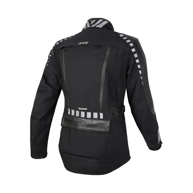 With the Emirates Man jacket of By City; no trail will be too difficult for you and your bike. Made of bi-stretch cordura for superior comfort but with the highest abrasion protection. It also features vents on the front and back and is waterproof; so neither heat nor rain will surprise you and there will be nothing to stop you on your journey. Features removable "Flexishock" protections on elbows and shoulders certified EN1621-1:2012 CE Level 2. Jacket is approved for motorbike CE EN17092-4:2018 Level A. E