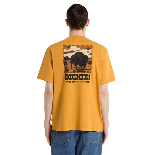 The Dickies Darrtown t-shirt is a relaxed fit; western inspired graphic t-shirt. Made out of a heavy and durable 230GSM garment dyed open-end cotton; featuring western inspired left hand chest logo; large buffalo illustration artwork on the back; and woven Dickies sideseam label. A heavyweight T-shirt with western inspired artwork and authentic Dickies detail and construction.  Relaxed fit 100% cotton 230 GSM garment dyed open-end cotton