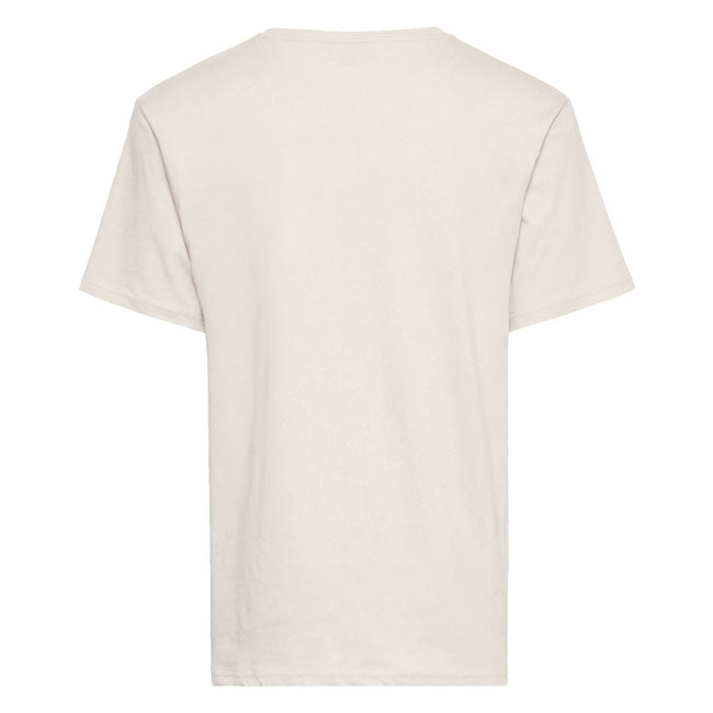Speed; humor; and classic cartoon aesthetics meet a practical everyday essential. The King Kerosin t-shirt features a classic regular fit and is comfortably relaxed without looking shapeless. Made from pure cotton; it offers a natural feel and is ideal for daily wear. The crew neck provides a clean finish; while the straight cut ensures versatile styling. An uncomplicated shirt that effortlessly conveys vintage racing vibes. Front print in a humorous vintage racing style Pure cotton for comfortable wear 