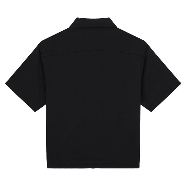 The Dickies Lynville shirt is a short sleeve boxy fit work shirt. Made with Lyocell and cotton Tencel twill with a softened feel; this durable and comfort driven shirt features back double yoke layer and single chest pocket with pencil division and woven Dickies label at the corner.