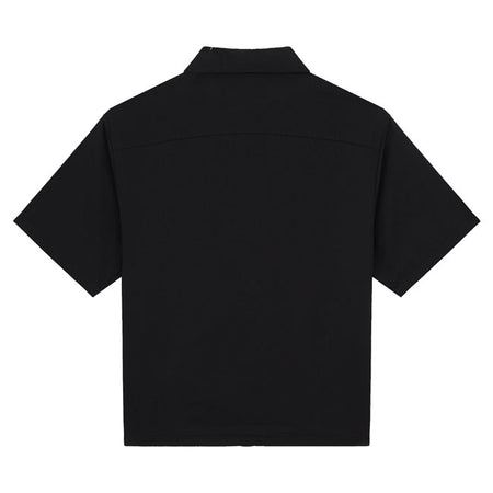 The Dickies Lynville shirt is a short sleeve boxy fit work shirt. Made with Lyocell and cotton Tencel twill with a softened feel; this durable and comfort driven shirt features back double yoke layer and single chest pocket with pencil division and woven Dickies label at the corner.