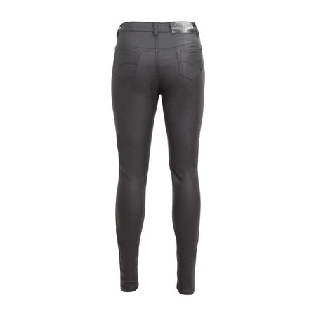 The Betty jegging is specially designed for riding motorcycles and has a cool look due to the wax coating. This vintage slim-fit jeans with medium rise tight fitting waistband is water-repellent; thin; extremely stretch and very safe through a high protective XTM-Fiberr. This is a fiber technology made from the blend DuPontT Kevlarr / Coolmaxr and Lycrar for safety and optimal comfort. Outer material is 97% cotton and 3% lycra. 10.5 oz. denim. These CE appoved pants has built-in armor pockets at the knee an
